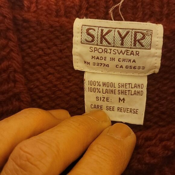 - SKYR VINTAGE SWEATER size medium - Picture 8 of 9